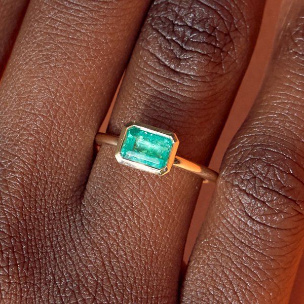 Esmeralda Solitaire with 1.03ct Colombian Emerald - 18ct Gold