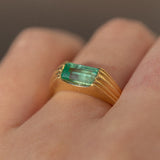 Romeo Ring with Colombian Emerald - 18ct Gold