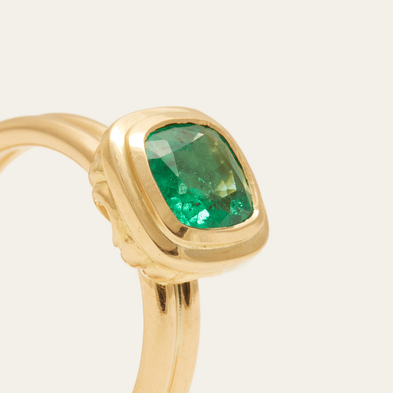 Soleil Ring with Cushion Cut Emerald - 18ct Gold