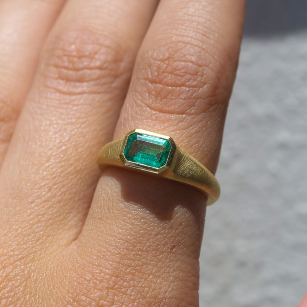 Nico Ring with 0.76ct Zambian Emerald - 18ct Gold