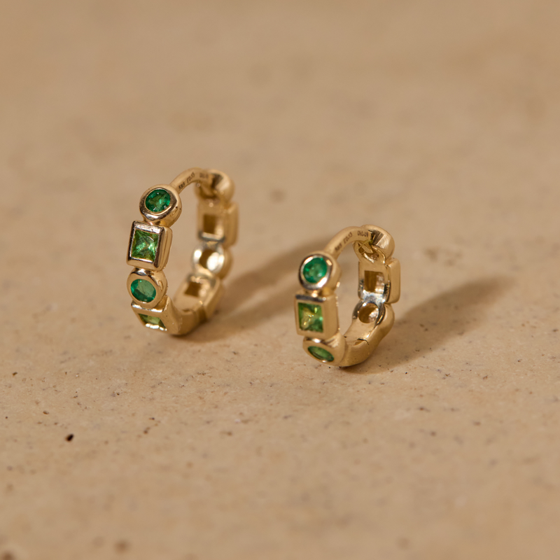 Disco Huggie Green Medium - 14ct Gold