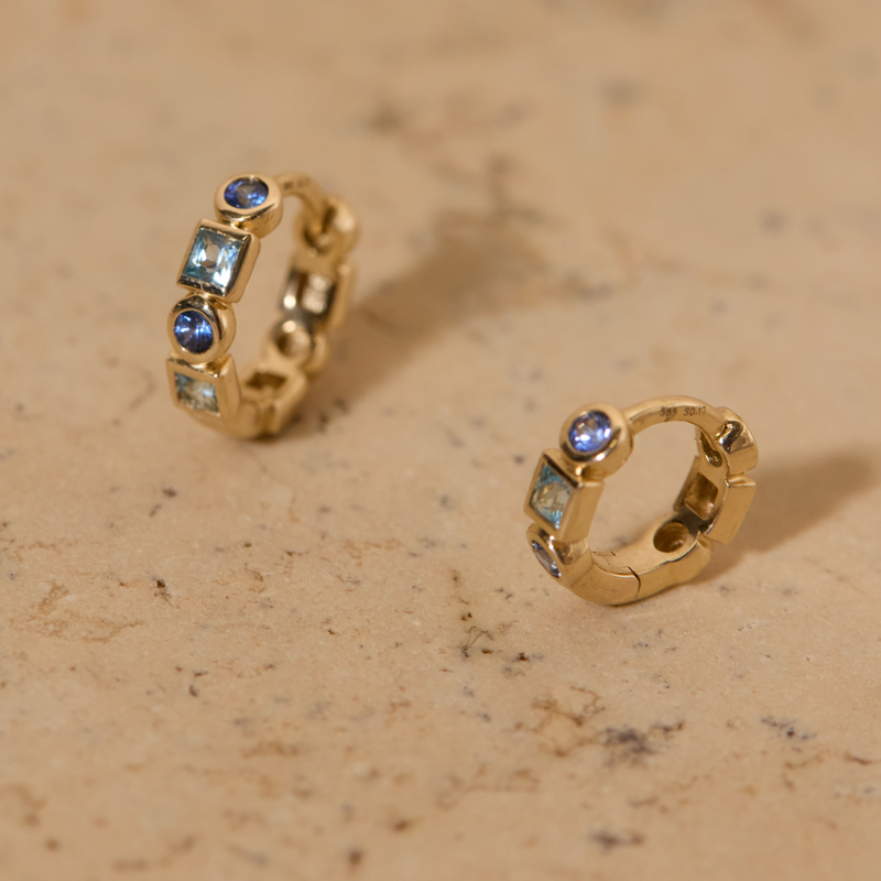 Disco Huggie Blue Small - 14ct Gold
