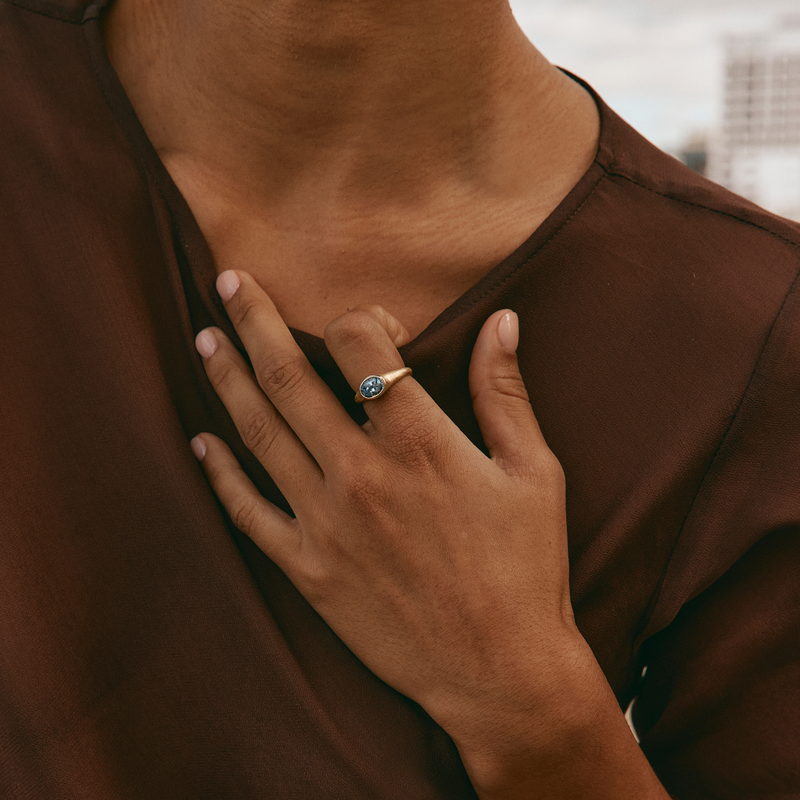 Nico with Oval Blue Sapphire - 18ct Gold