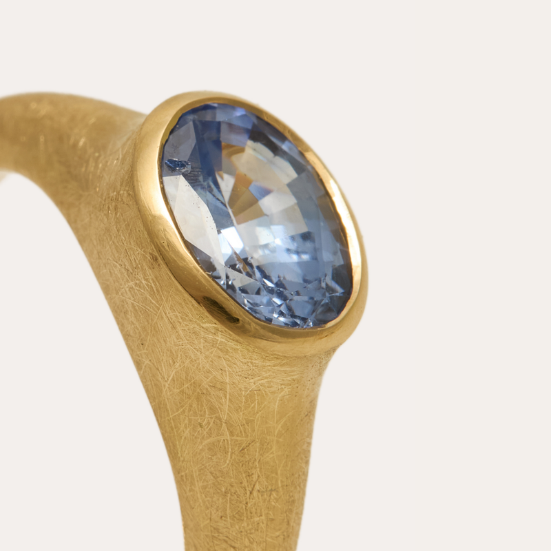 Nico with Oval Blue Sapphire - 18ct Gold