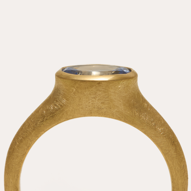 Nico with Oval Blue Sapphire - 18ct Gold