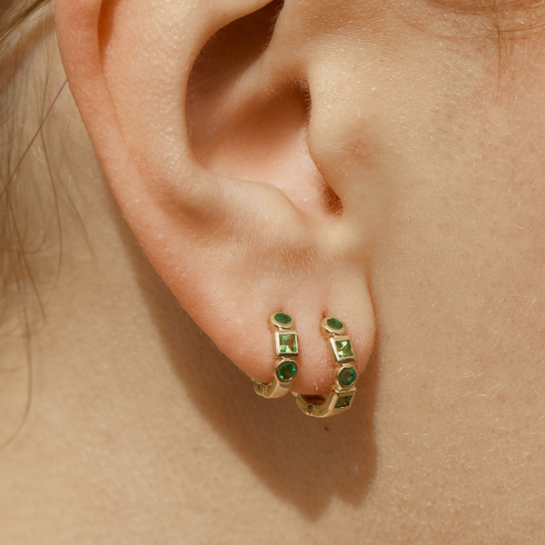Disco Huggie Green Medium - 14ct Gold