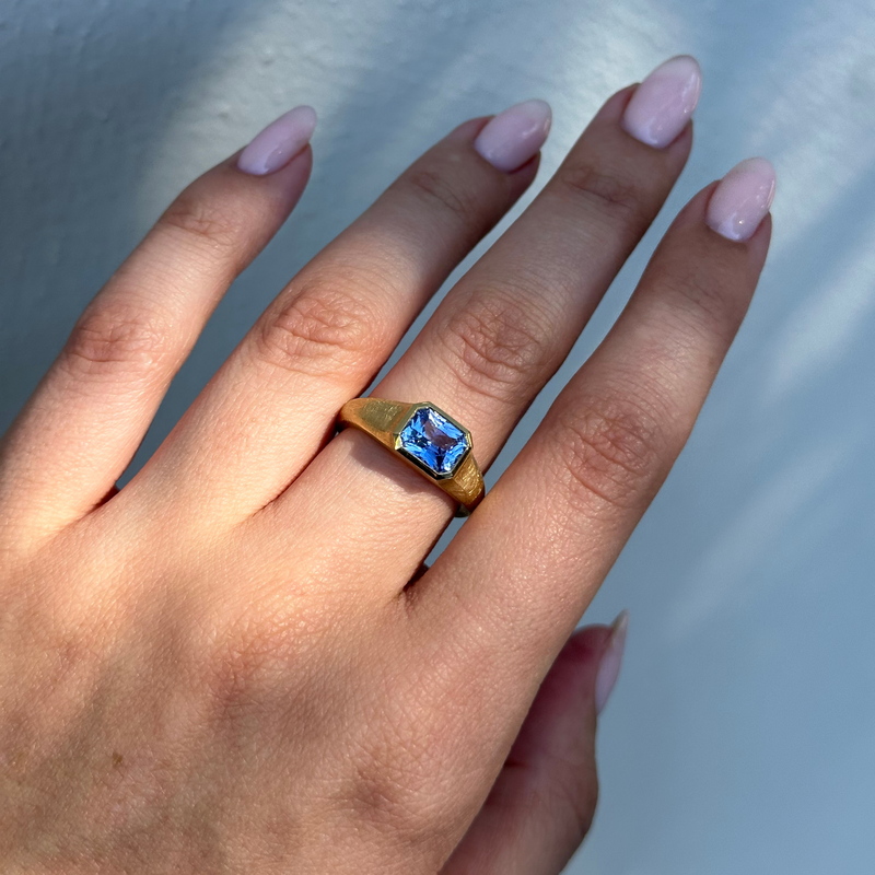 Nico Ring with 1.53ct Ceylon Sapphire - 18ct Gold