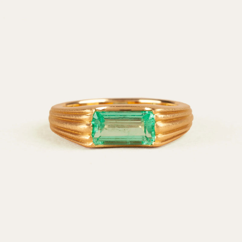 Romeo Ring with Colombian Emerald - 18ct Gold