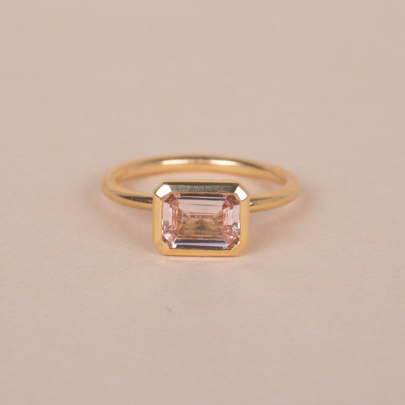Azalea Pink Sapphire Solitaire - 18ct Gold